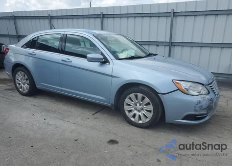 2012 Chrysler 200 Lx z USA, uszkodzony, nr VIN 1C3CCBAB3CN318884